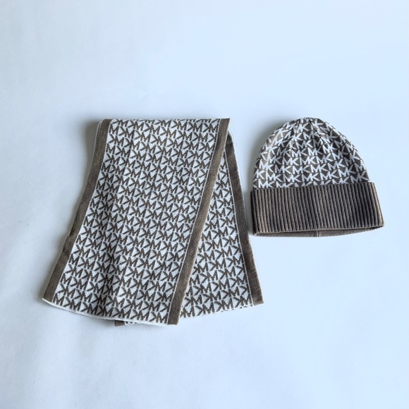 New Michael Kors Cream White Acrylic Scarf Beanie Set - Picture 1 of 9